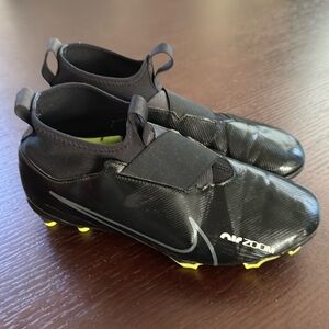 Nike Air Zoom Mercurial Boys Soccer Cleats size 6